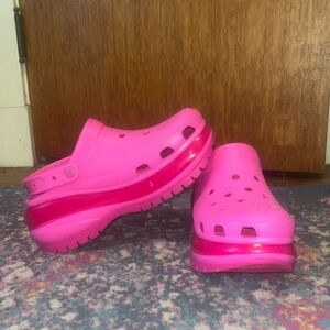 Crocs Platform Sandals in Hot Pink / women’s size 11